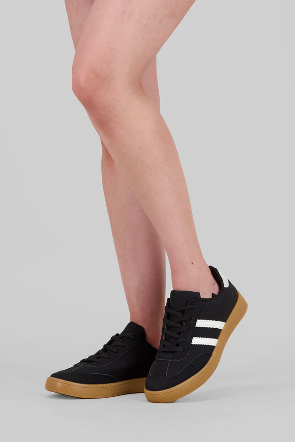 Tenis casual rayas punta suede